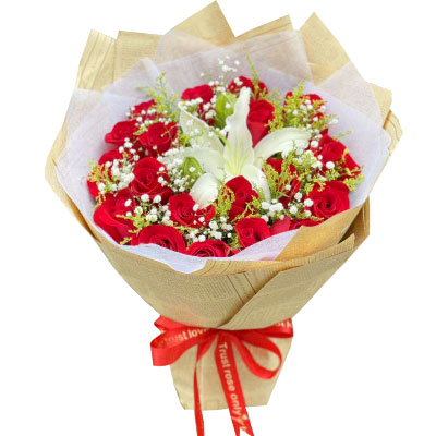 张家界19朵红玫瑰1支百合，永恒之美