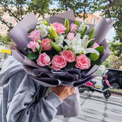 张家界11朵戴安娜粉玫瑰百合，与你一起追逐梦想